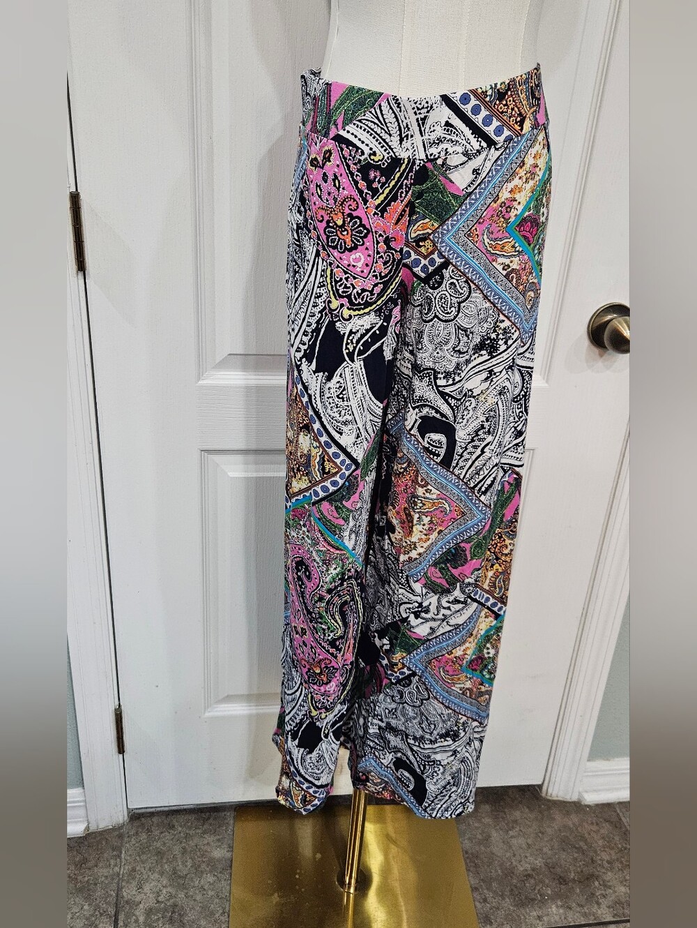 Women's Wide-Leg Paisley Print Pants - Multicolor